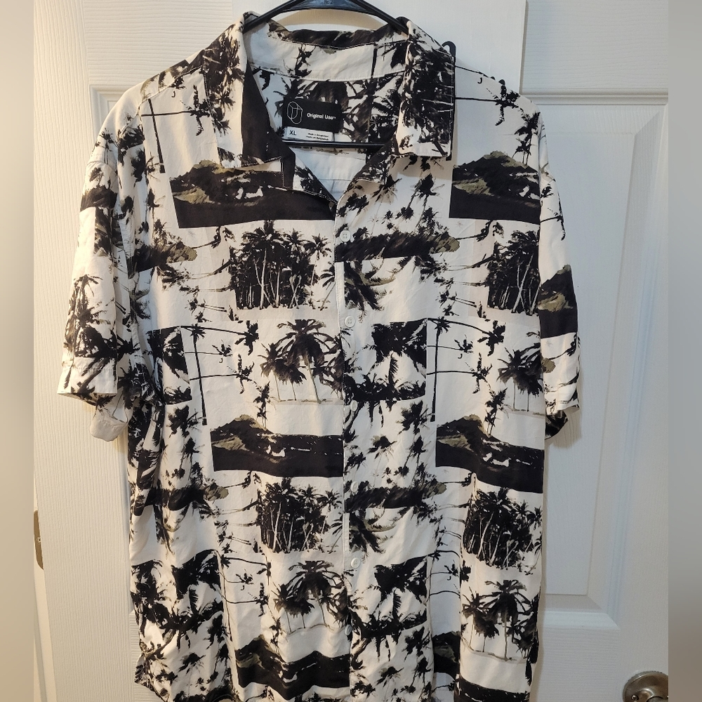 Mens XL Button Down Short Sleeve- Palm Trees